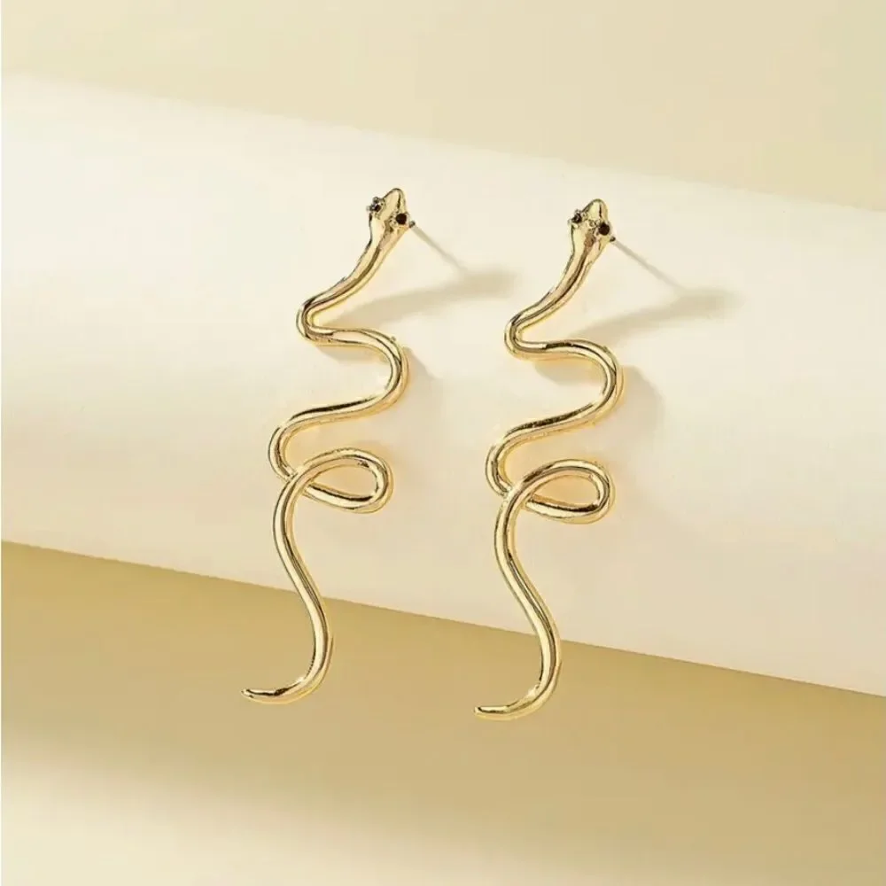 🐍 Stunning shiny gold slithery snake earrings 🐍